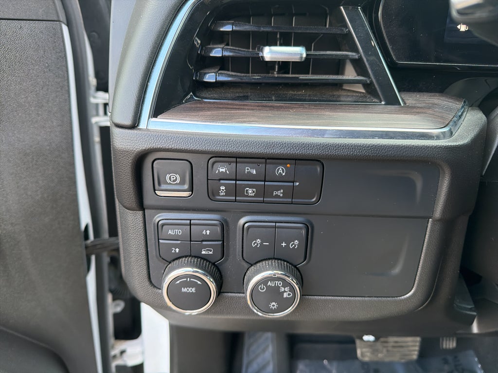 2025 Chevrolet Suburban LT
