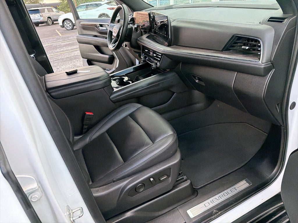 2025 Chevrolet Suburban LT