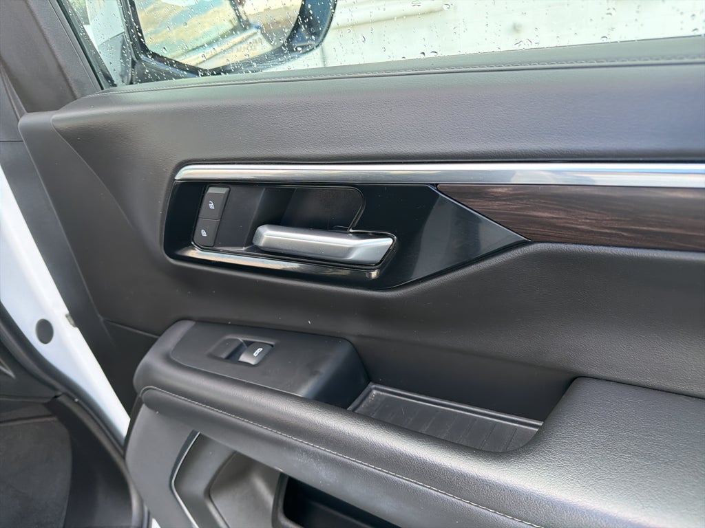2025 Chevrolet Suburban LT