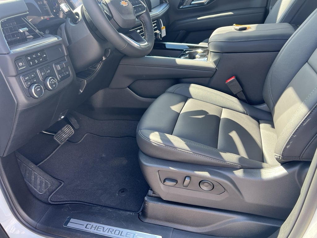 2025 Chevrolet Suburban LT