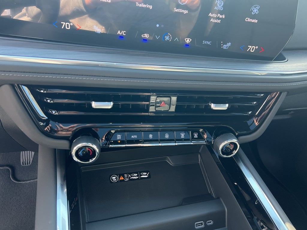 2025 Chevrolet Suburban LT