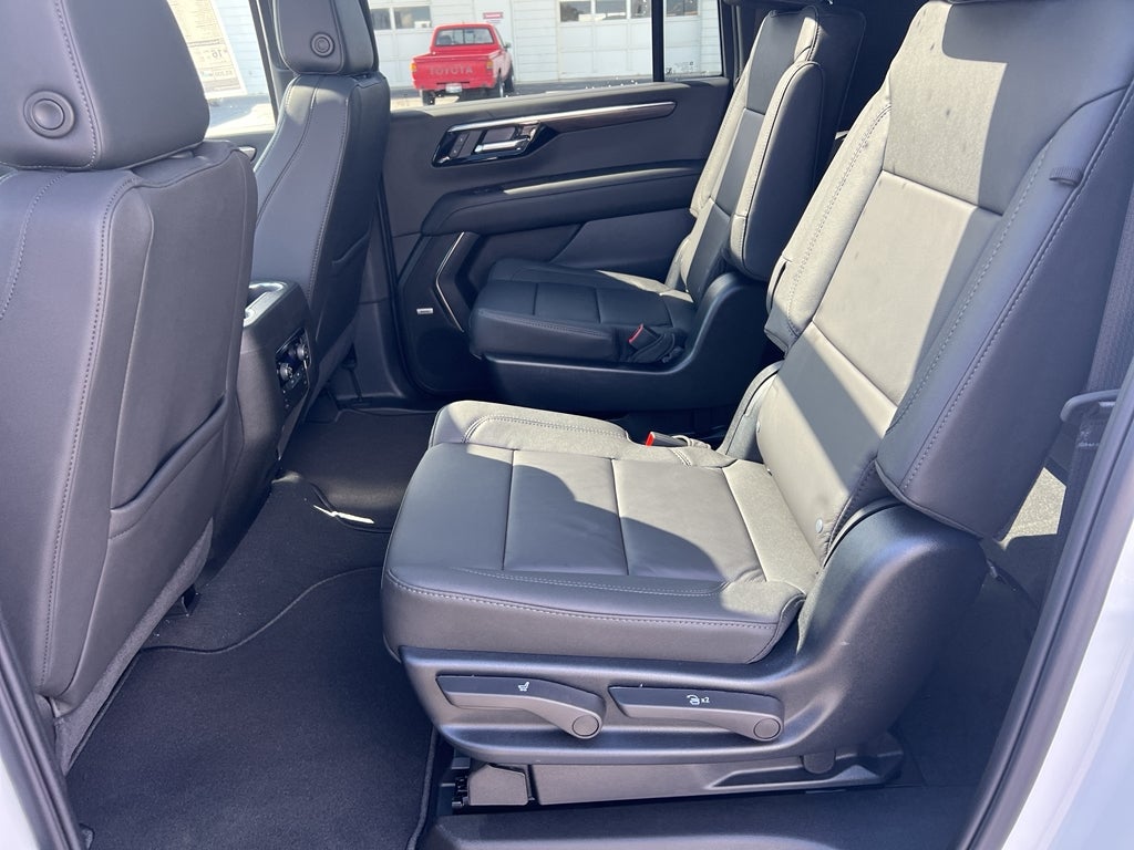 2025 Chevrolet Suburban LT