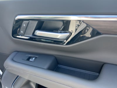 2025 Chevrolet Suburban LT